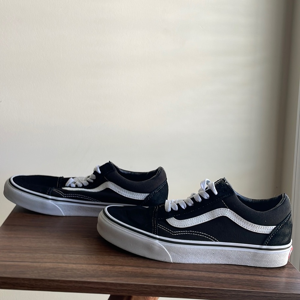 Black Vans Old Skool shoes